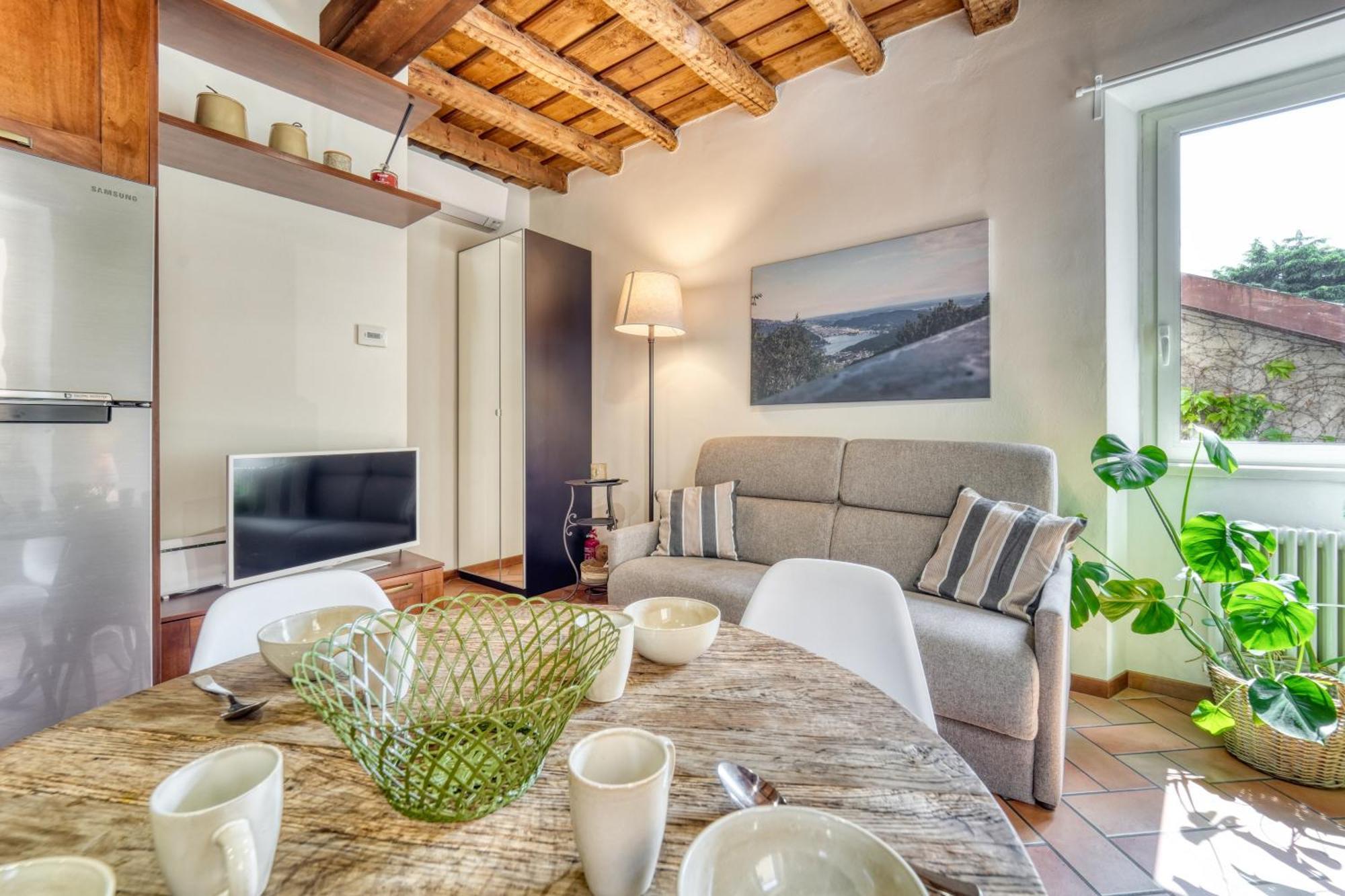チェルノッビオCasa Di Miloアパートメント エクステリア 写真